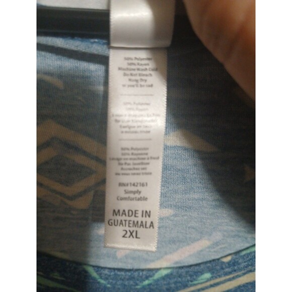 Lularoe Women's XL Blue & White Southwestern Pattern Short Sleeve Tshirt Top - Picture 7 of 8